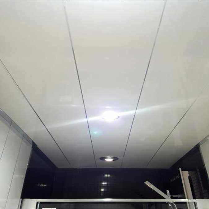 Neptune 200 - Moderna White & Chrome Flat Panel - PVC Plastic Wall & Ceiling Cladding - 4m - 5 Pack